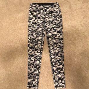 Victoria Sport Leggings Size Small